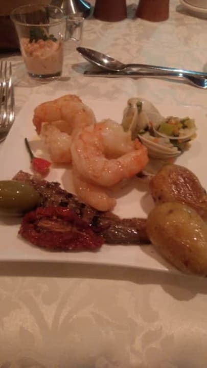 Z bufetu Hotel Alpvita Piz Tasna