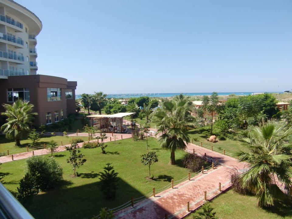 Blick von der Terrasse Seaden Sea World Resort & Spa