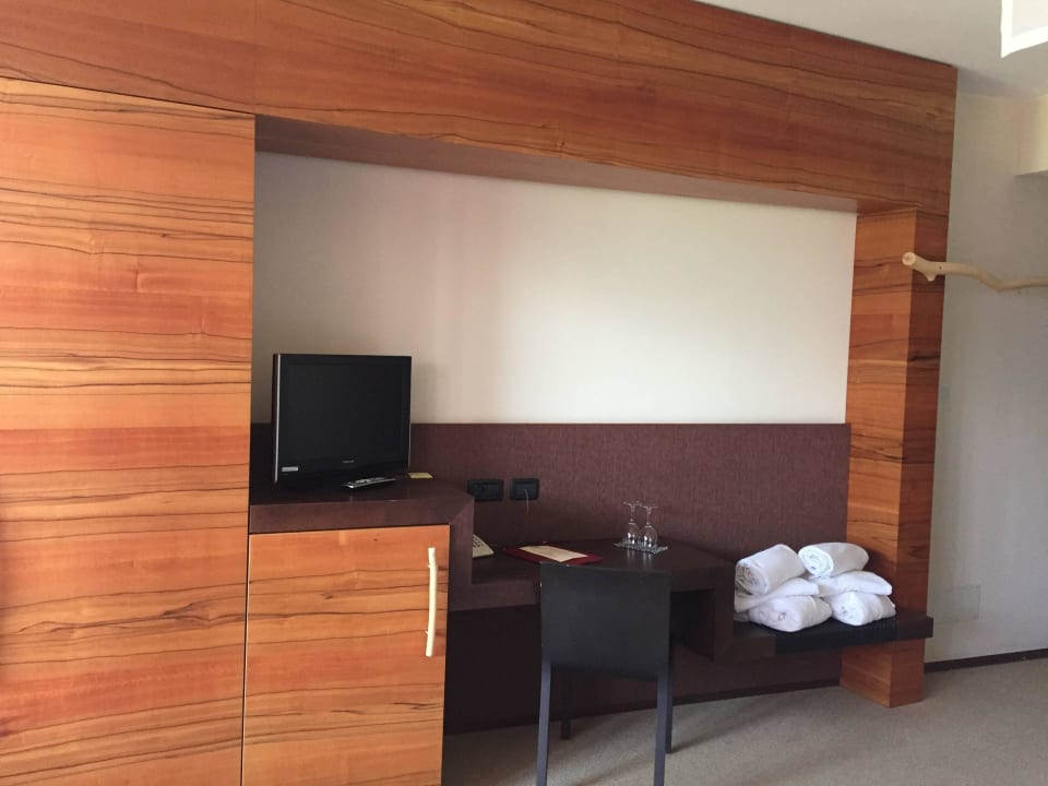 Apfelzimmer Schrank, Minibar, TV Das Mühlwald - Quality Time Family Resort