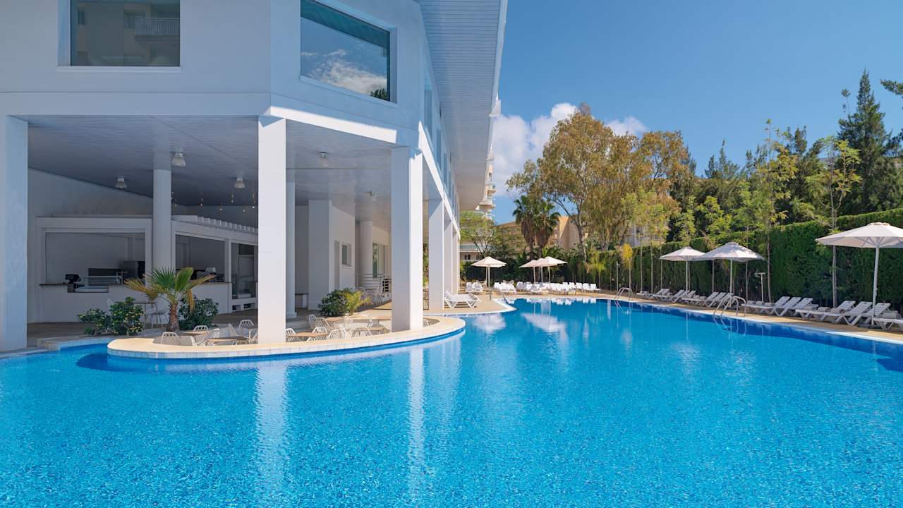 Pool Ponient Pirámide Salou by PortAventura World