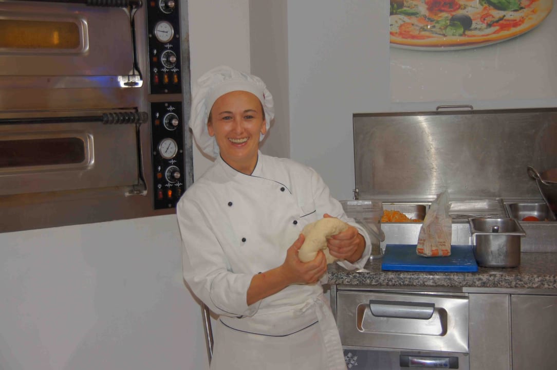 Freundlihches Personal beim Showcoking.     FERGUS Style Cala Blanca Suites