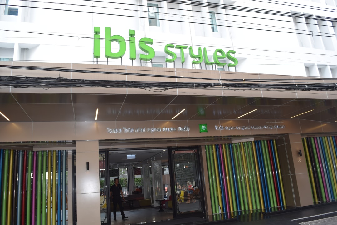Eingang des Hotels ibis Styles Bangkok Khaosan Viengtai