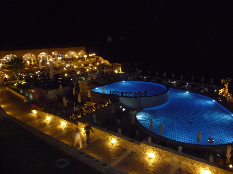 Blick von unserem Balkon am Abend Hotel Kalithea Horizon Royal
