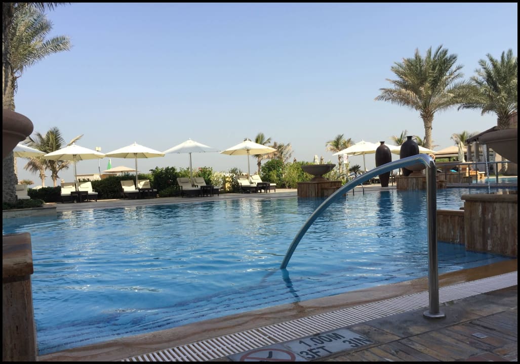 Pool am Morgen Ajman Saray, a Luxury Collection Resort