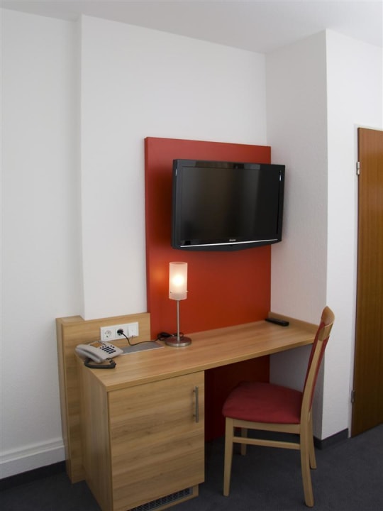 Renoviertes Zimmer Airport Hotel Karsten