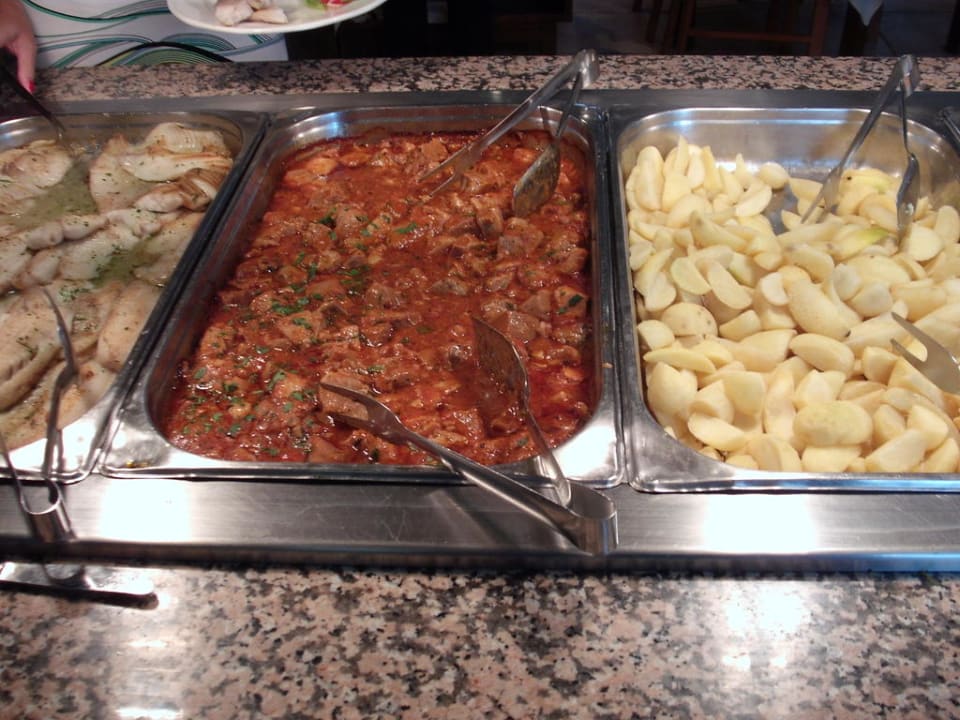 Eine der vielen Außwahlmöglichkeiten des Buffet`s Gavimar Cala Gran Costa del Sur