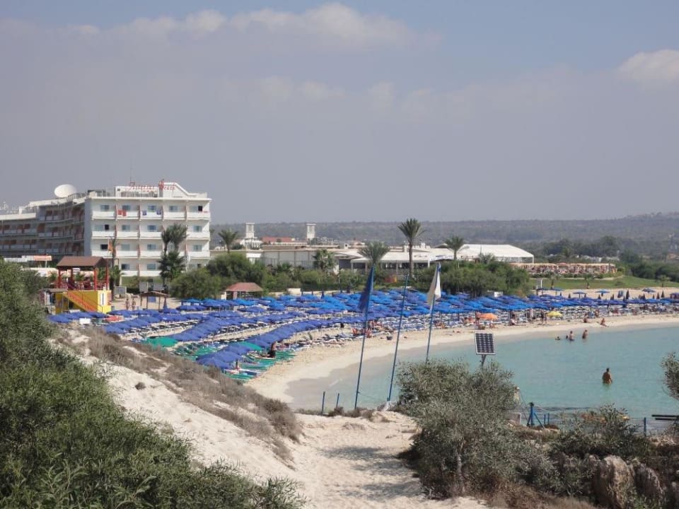 Von der gegenüberliegenden Buchtseite Asterias Beach