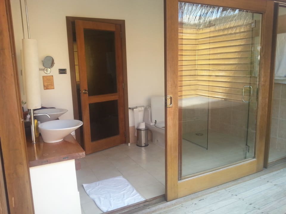 Bathroom Meeru Maldives Resort Island