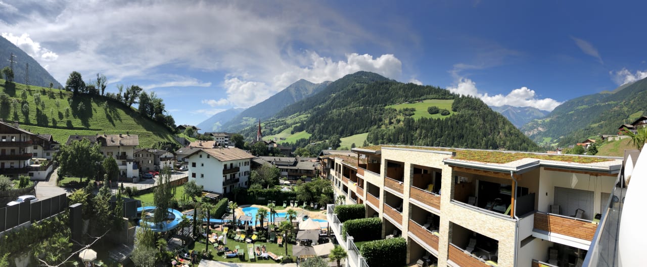 Außenansicht STROBLHOF Active Family SPA Resort