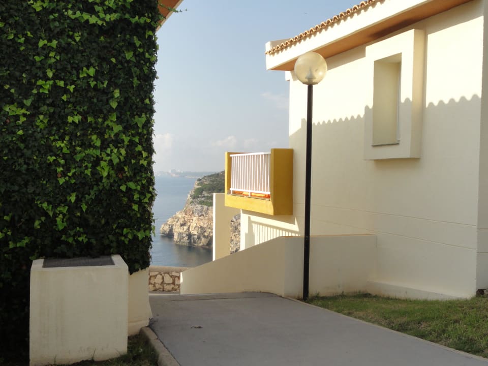 Blick vom Hotelgelände auf die 1. Bucht blau punta reina