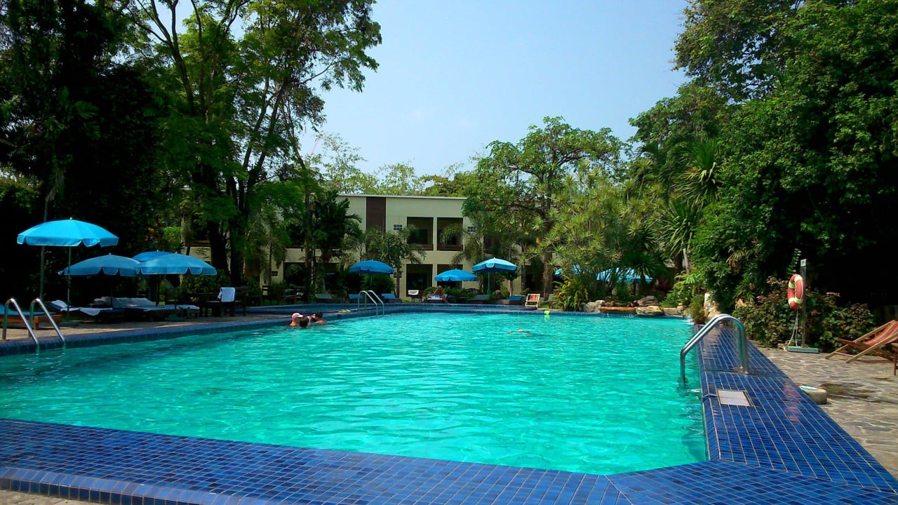 Schöner Pool Hotel Garden Lodge