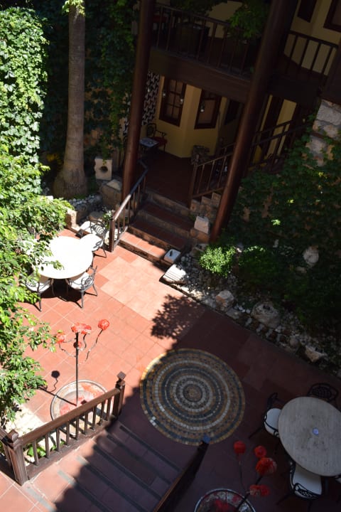 Innenhof des Hotels Alp Pasa Hotel - Special Class