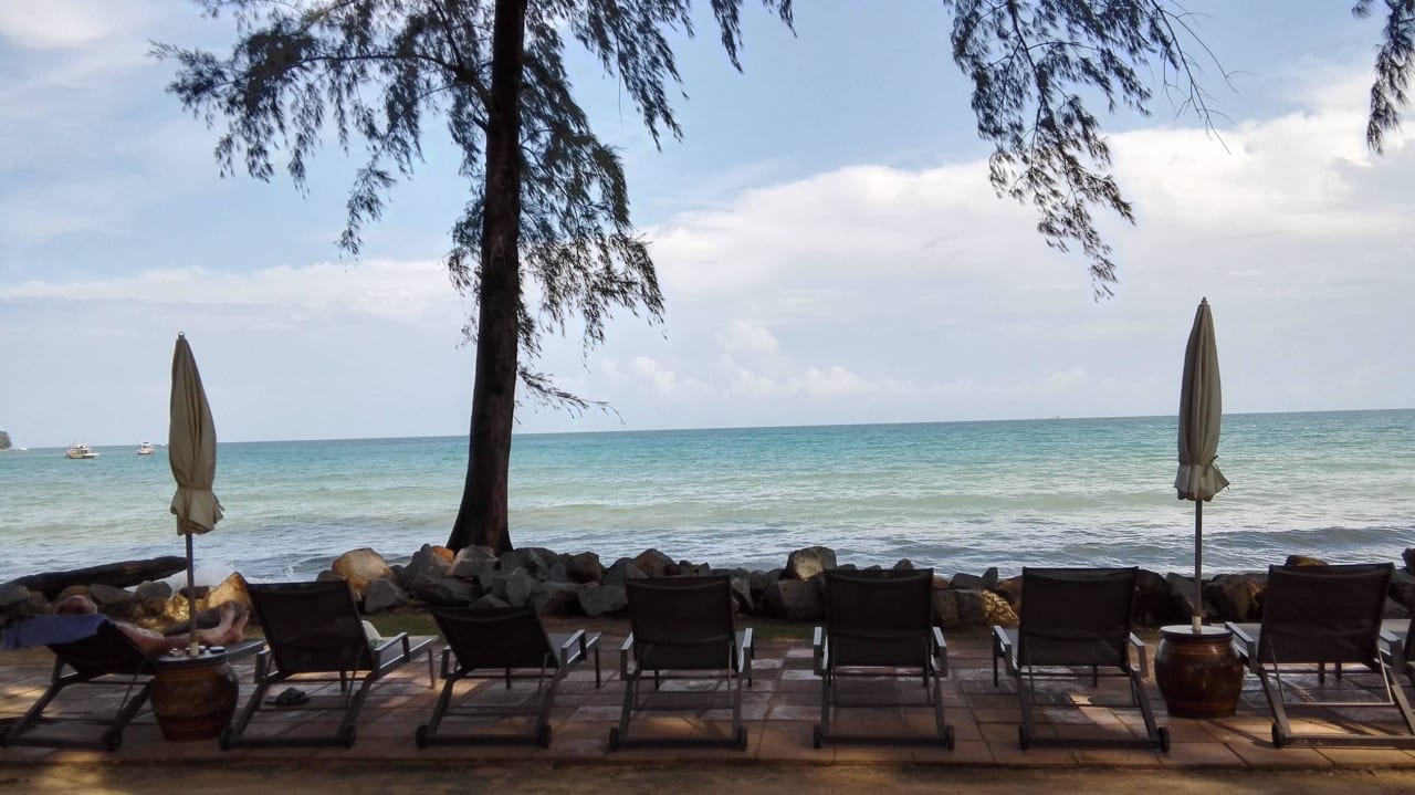 Strand mit Liegen  Best Western Premier Bangtao Beach Resort & Spa