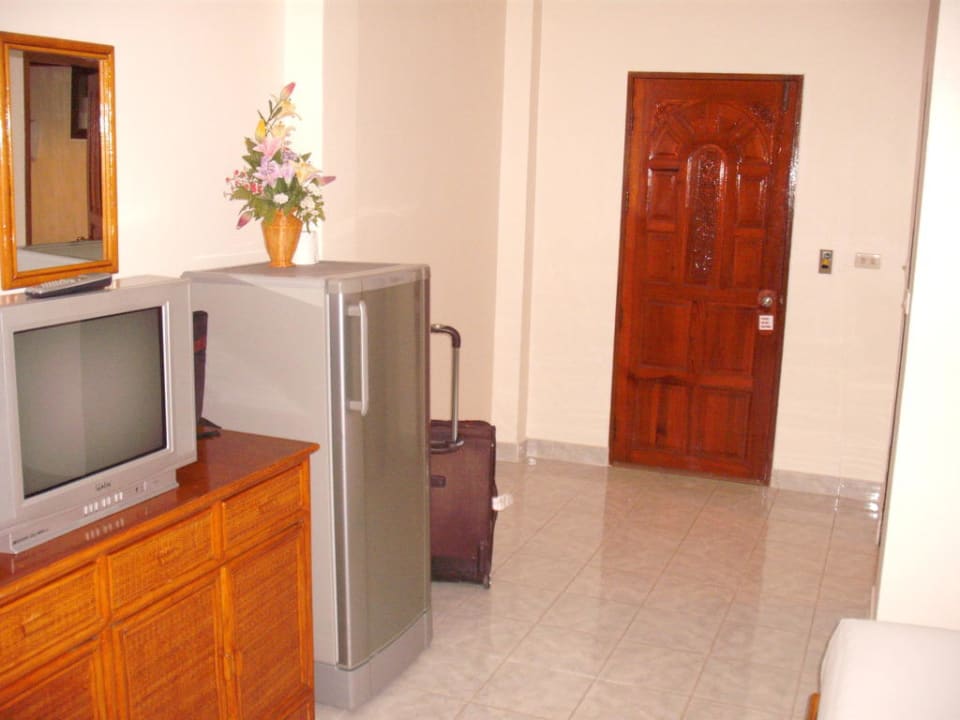 Möblierung, grosser Kühlschrank Palm View Resort