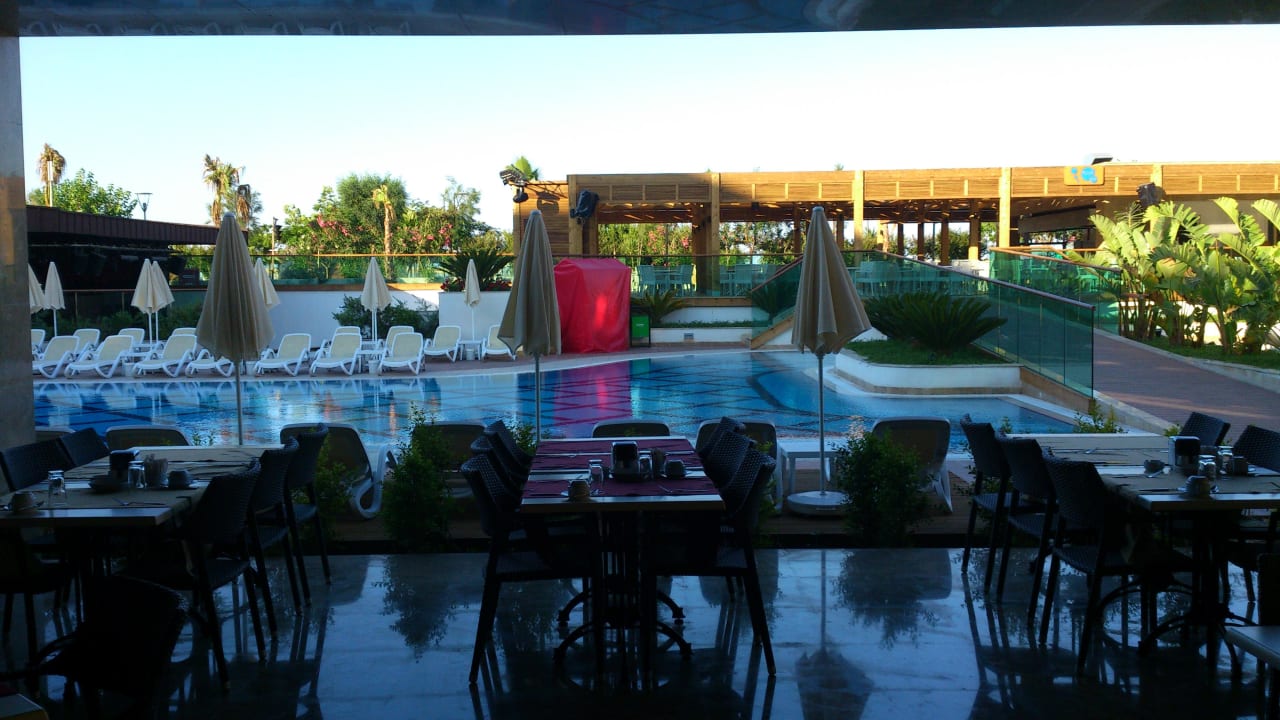 Außenbereich des Hauptrestaurants Sentido Trendy Verbena Beach