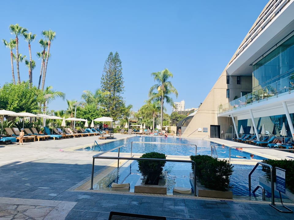 Pool Amathus Beach Hotel Limassol