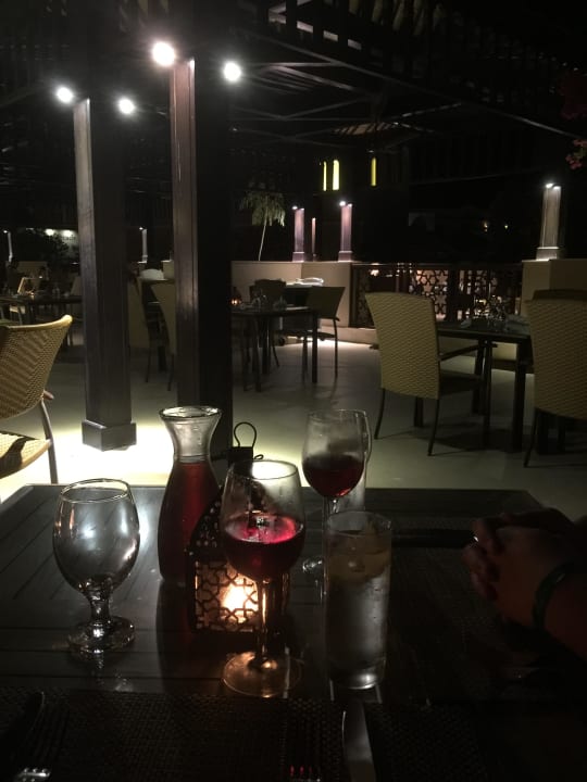 Am Abend Terrasse, draußen dinieren Miramar Al Aqah Beach Resort