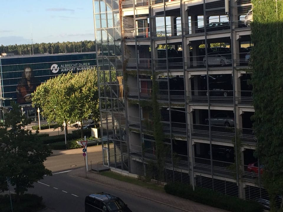Ausblick vom Zimmer Mövenpick Hotel Nürnberg Airport