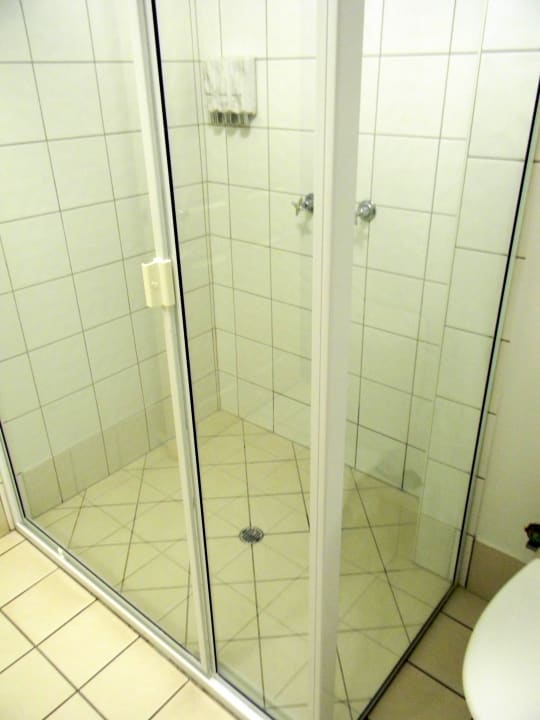 Dusche Bay Village Tropical Retreat &  Apartments