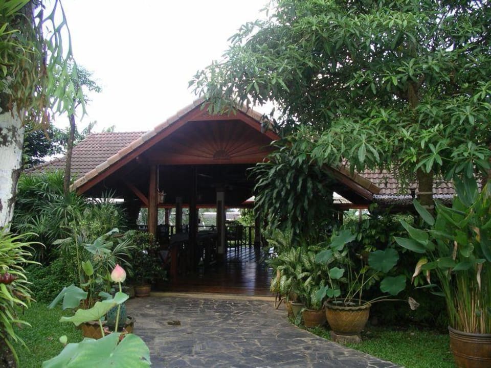 Eingang zum Restaurant Khao Lak Bayfront Resort
