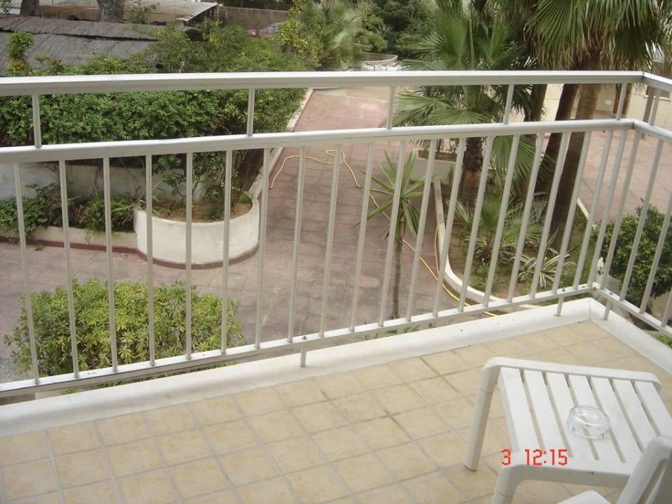 Kleiner schöner Balkon Hotel HM Ayron Park