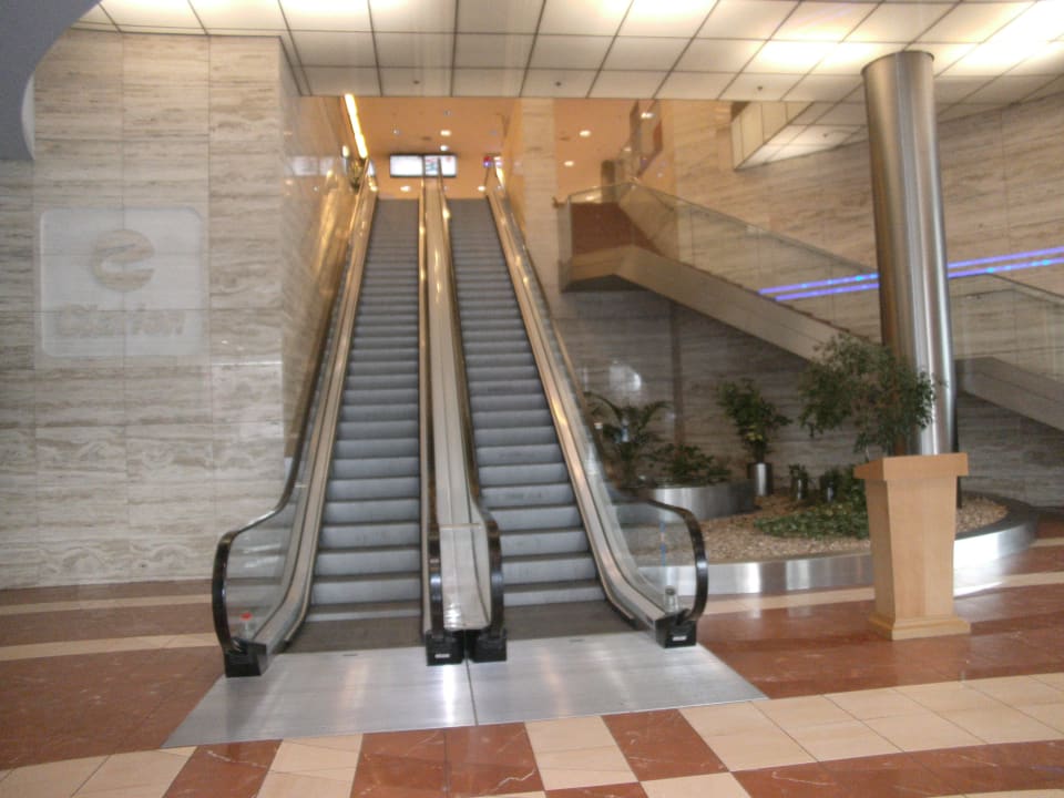 Eingang Straße zur Rezeption Clarion Congress Hotel Prague