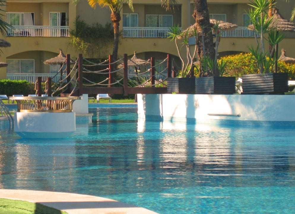 Ein Pool wie aus dem Bilderbuch Prinsotel La Dorada