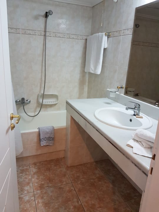 Zimmer Athina Palace Resort & Spa