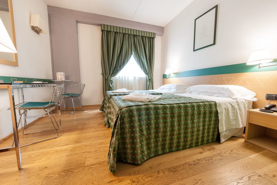 Zimmer West Point Airport Hotel