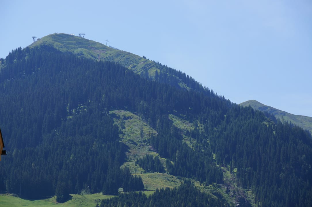 Blick durchs Kameraobjektiv Richtung Zwölferkogel ARBOR - Hotel & Apartments