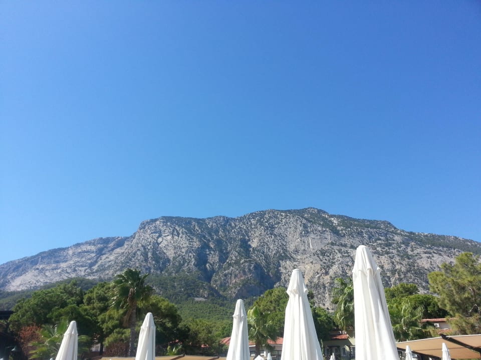 Ausblick Berge Crystal Flora Beach Resort