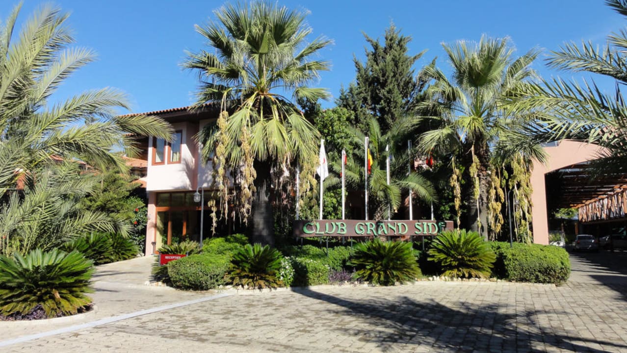 Eingang Hotelanlage Club Grand Side