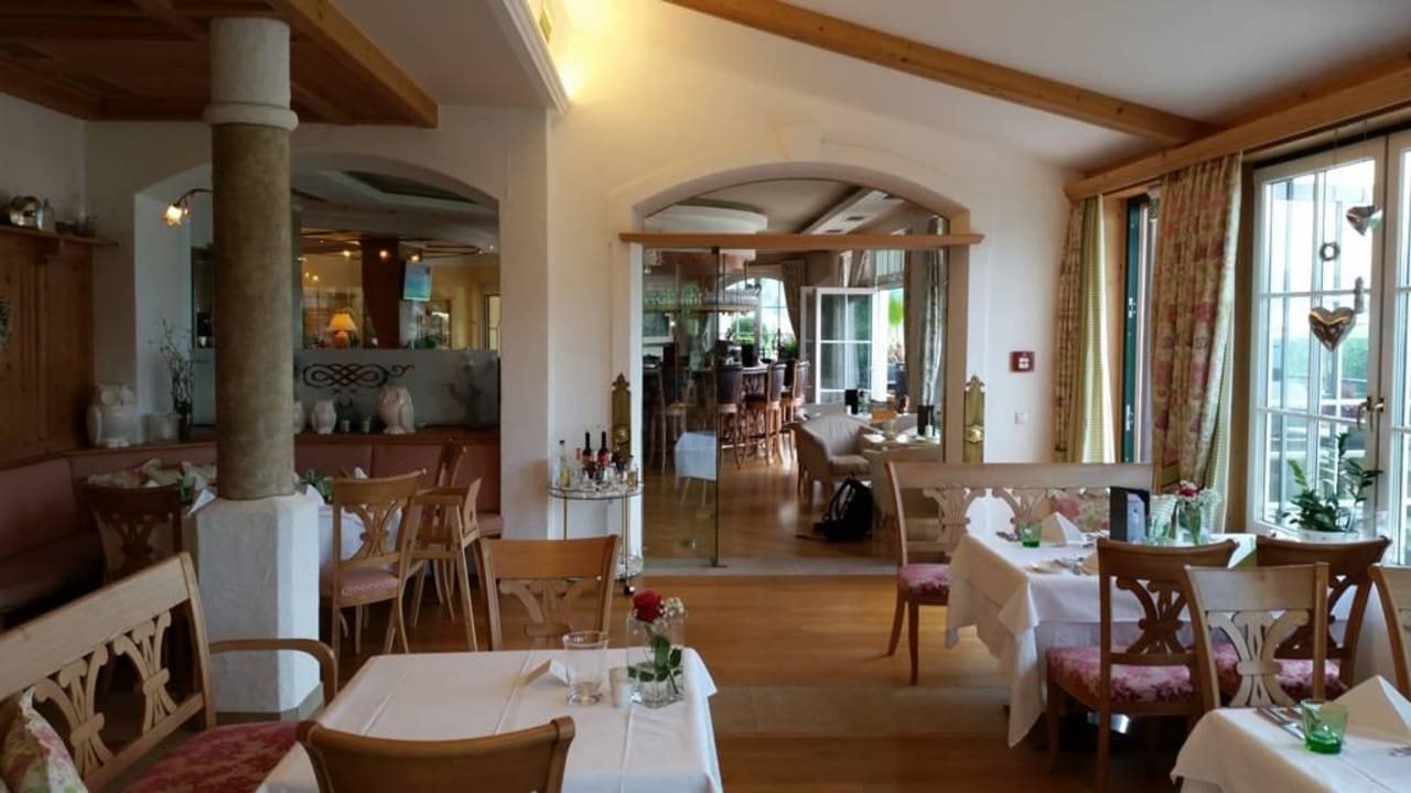 Offener heller Speisesaal Hotel AlpenSchlössl