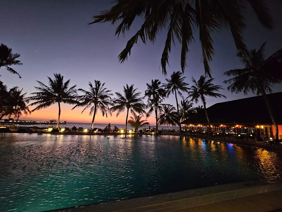 Pool Meeru Maldives Resort Island