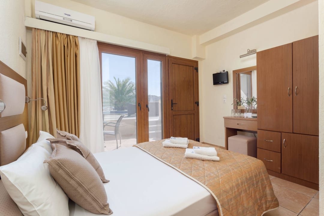 Skopelos island - Blue Green Bay - Standard Room open curtai Blue Green Bay