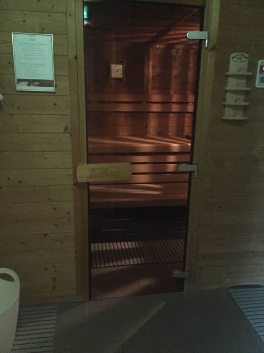 Klein, aber vorhanden Hotel Courtyard by Marriott Düsseldorf Hafen