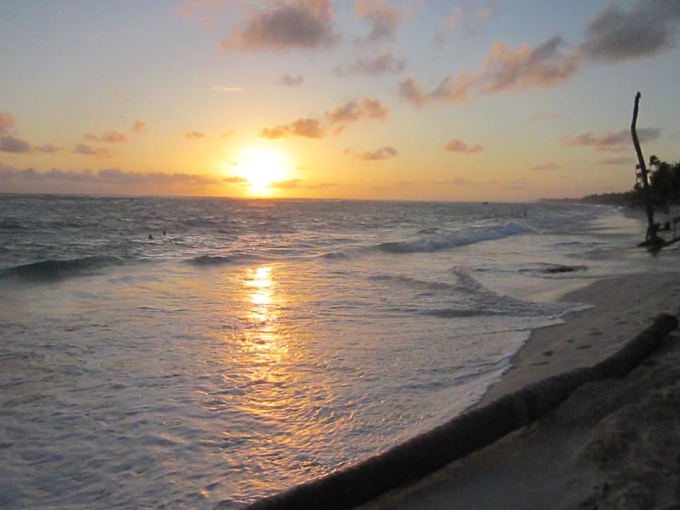 Strand bei Sonnenaufgang Bahia Principe Luxury Ambar