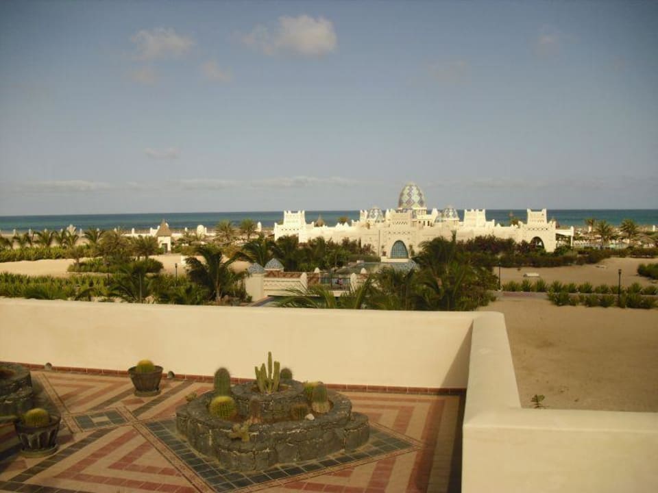 Blick von der Showbühne auf die Anlage Hotel Riu Karamboa