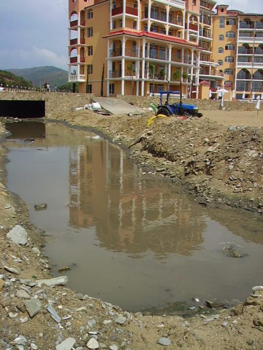 Fäkalien und Kloakenkanal Hotel Atrium Beach