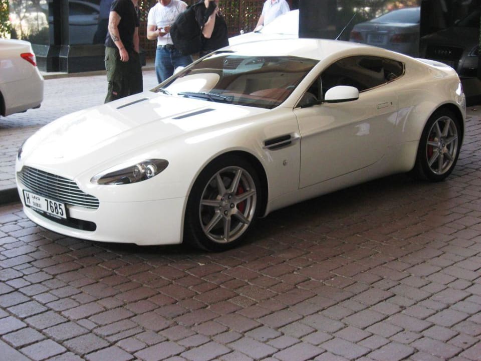 Auf dem Hotelparkplatz des Mina A'Salam Jumeirah Mina Al Salam