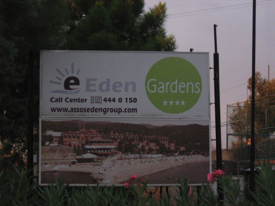 Eingang Hotel Assos Eden Gardens