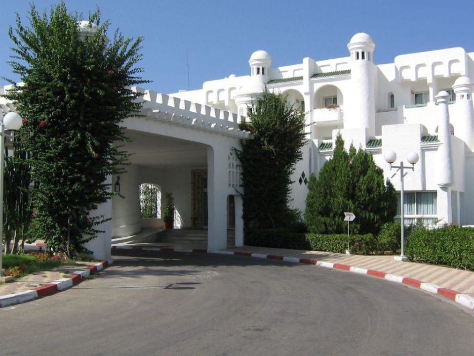 Hoteleingang Hotel El Mouradi Skanes Beach