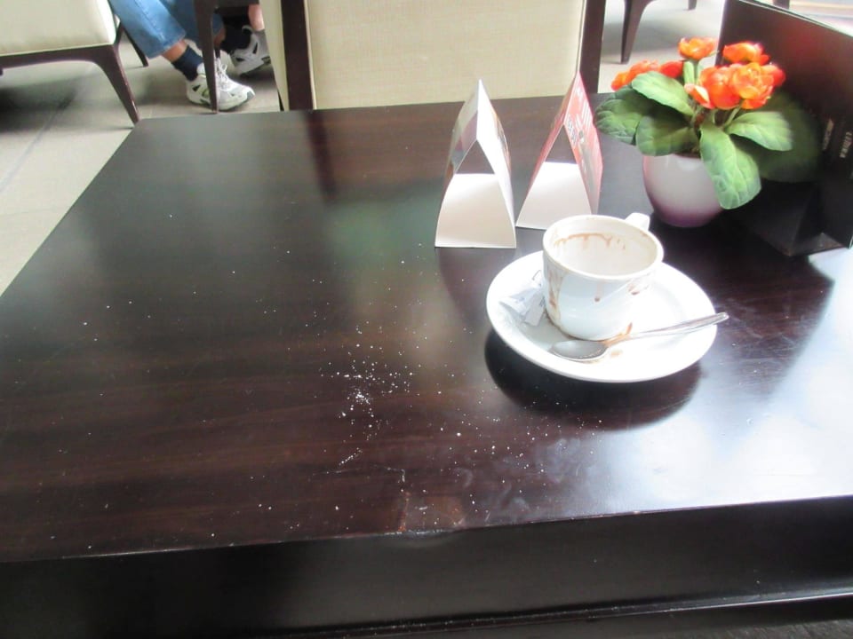 Unabgeräumte Tische Limak Lara Deluxe Hotel & Resort