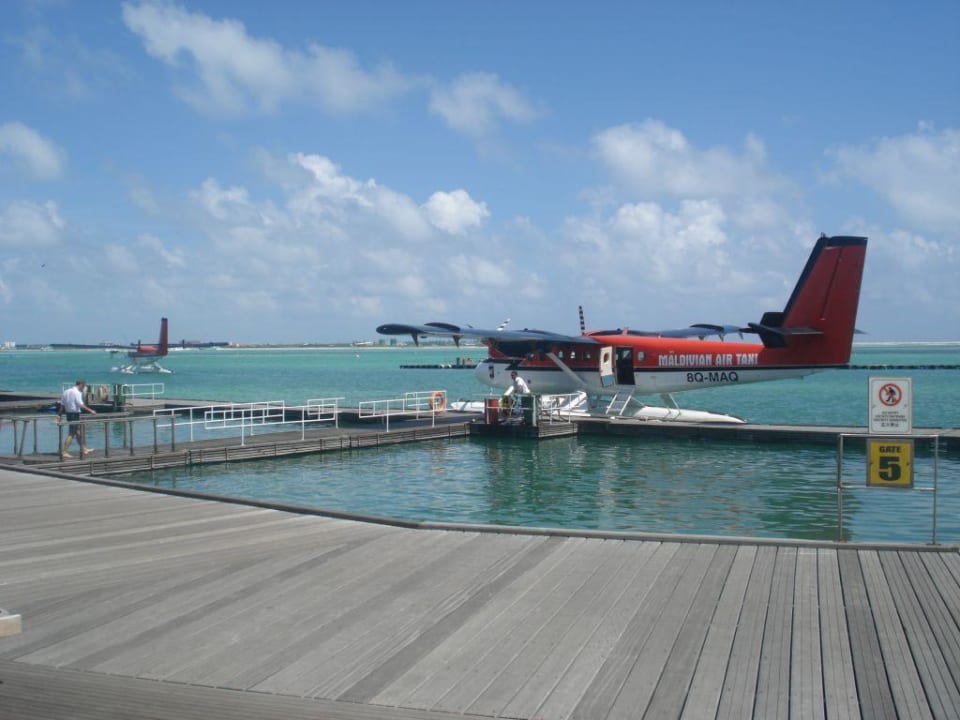 Air Taxi Kuredu Island Resort & Spa
