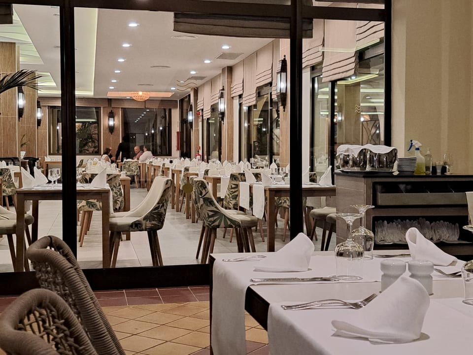 Gastro Hotel Riu Karamboa