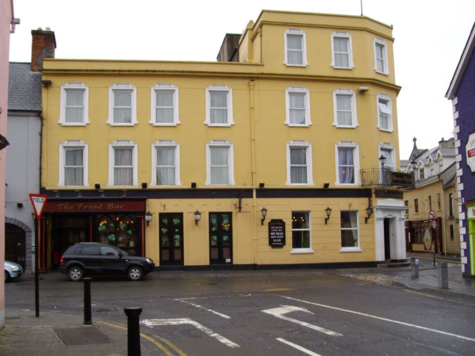 Hotel in der Vorderansicht Queens Hotel & Nightclub