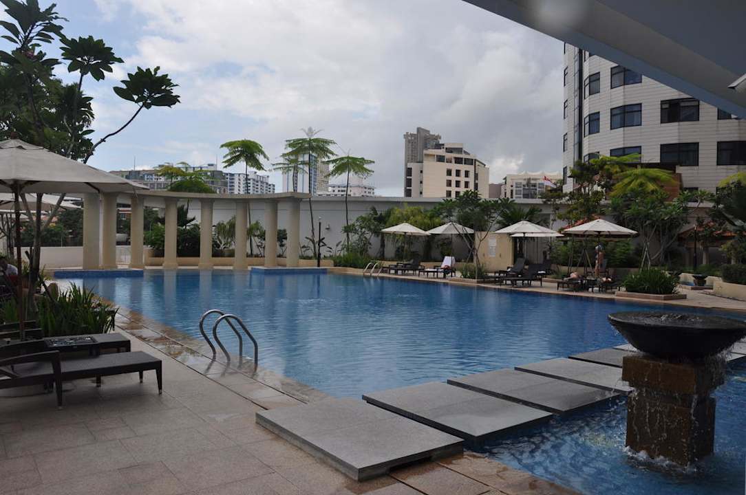 Der Pool The Robertson House by the Crest Collection