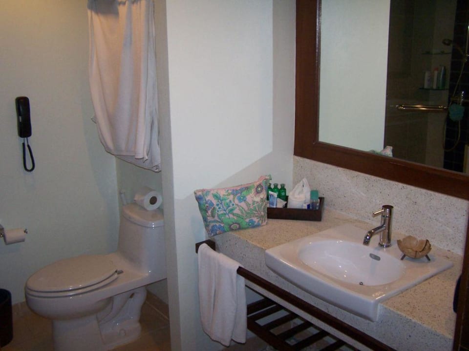 Blick ins Bad The Briza Beach Resort Khaolak