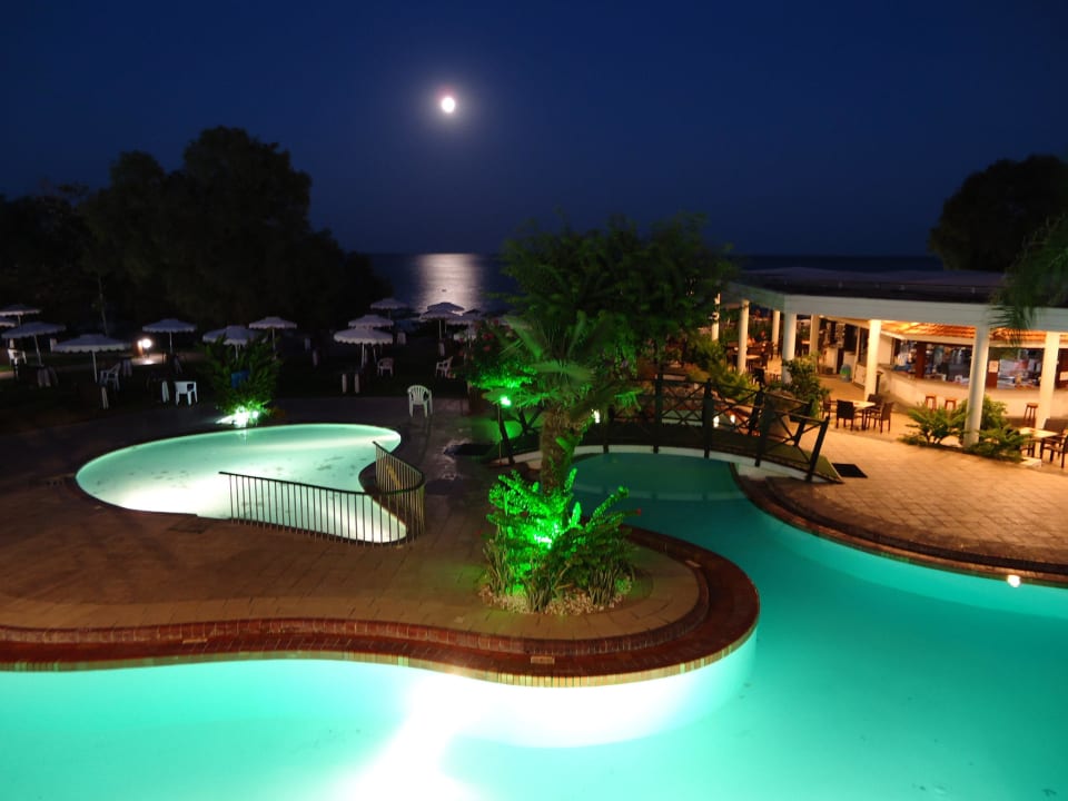 Bei Nacht und Vollmond Hotel Calypso Beach