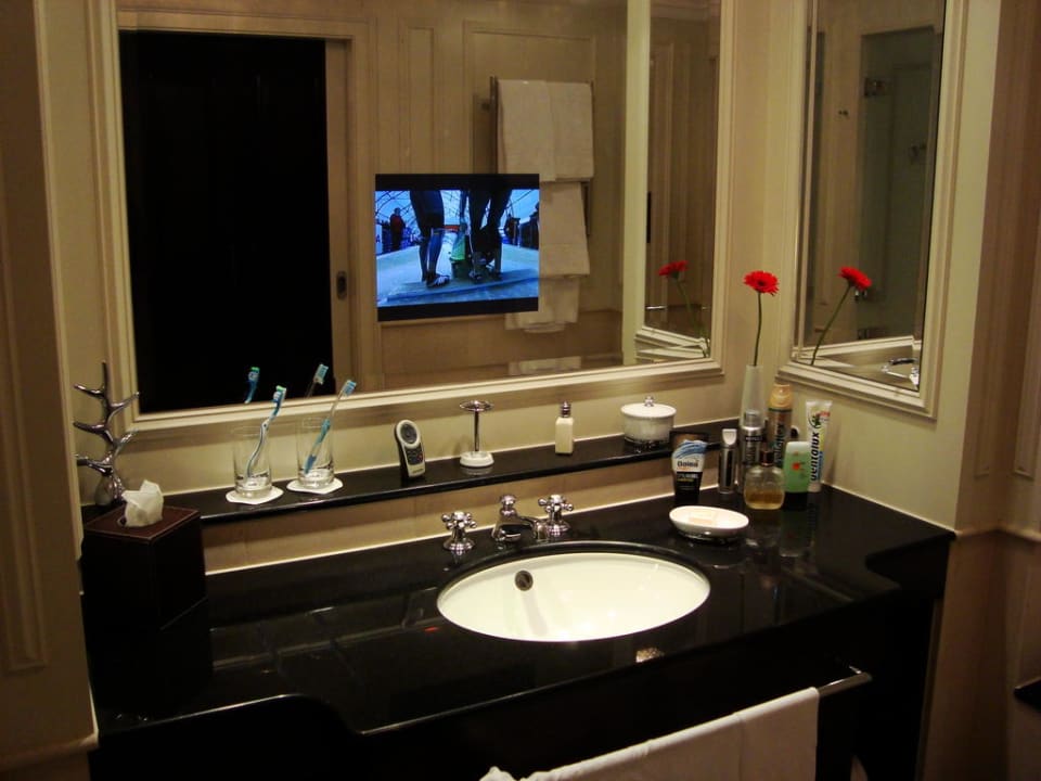 Bad im Deluxe-Zimmer Breidenbacher Hof